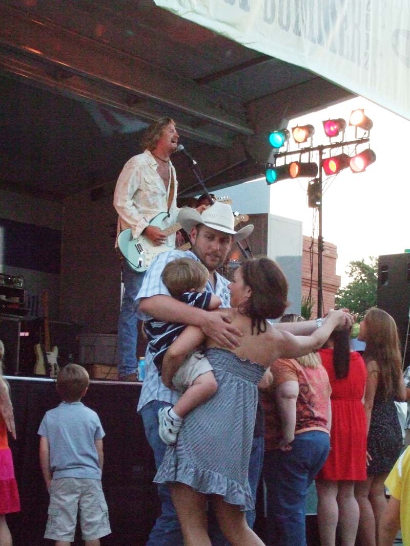 photo of fans dancing